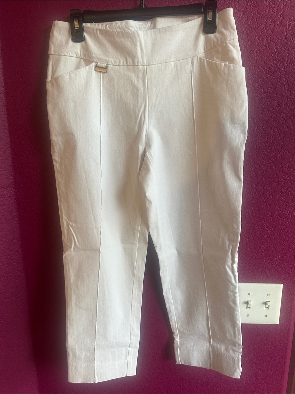 Peck & Peck White pull on Capri pants